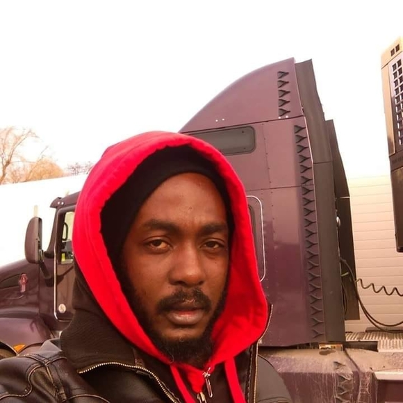 Profile Picture of Sheldon Sheldon (@sheldonsheldon) on Poshmark