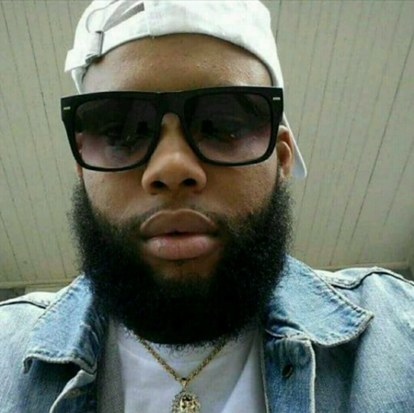 Profile Picture of Evan Mcfadden (@face1028) on Poshmark