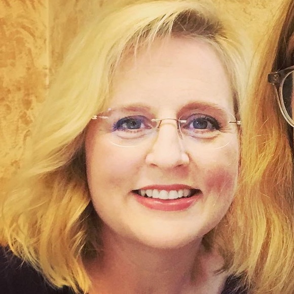 Profile Picture of Leigh Humkey (@lhumkey) on Poshmark