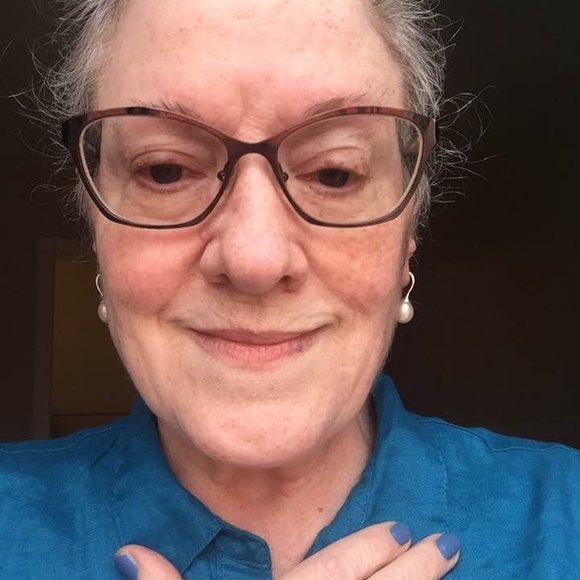 Profile Picture of Valerie Arnold (@oregonval) on Poshmark