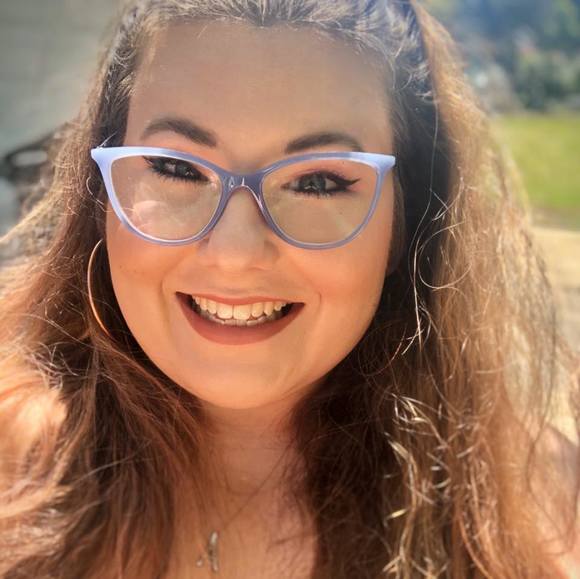 Profile Picture of Christi Averell (@misschristilee) on Poshmark