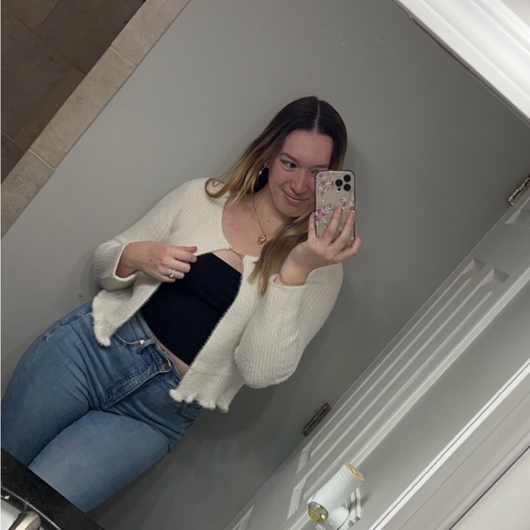 Profile Picture of Emily Steslicki (@emily_steslicki) on Poshmark