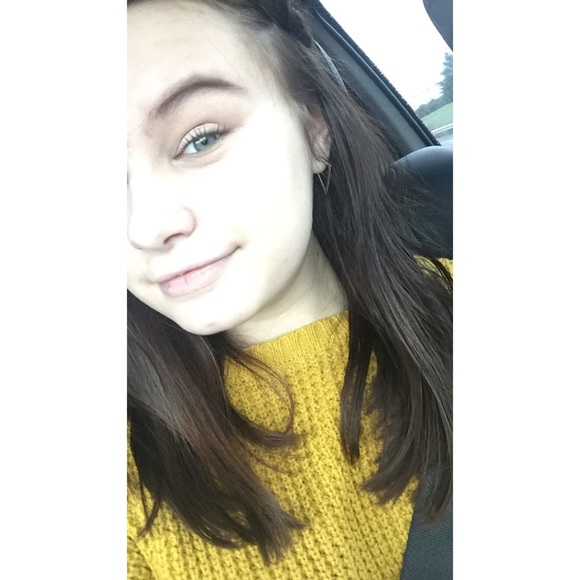 Profile Picture of Hailey Usinger (@haileyusinger) on Poshmark