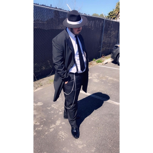 Profile Picture of Albert Moreno (@albertrm1995) on Poshmark