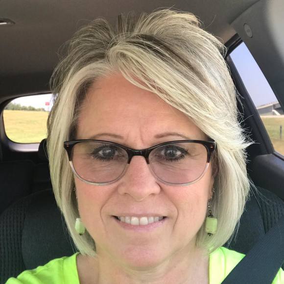 Profile Picture of Lorna Brockette (@smilyntx) on Poshmark