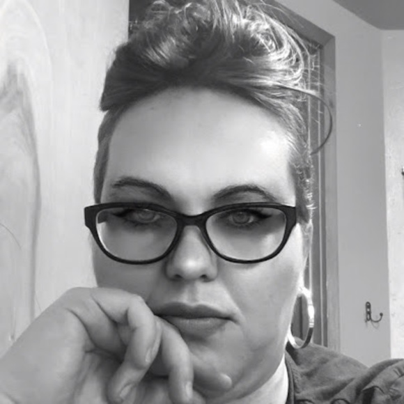 Profile Picture of Kaley Hartinger (@kaleyhartinger) on Poshmark