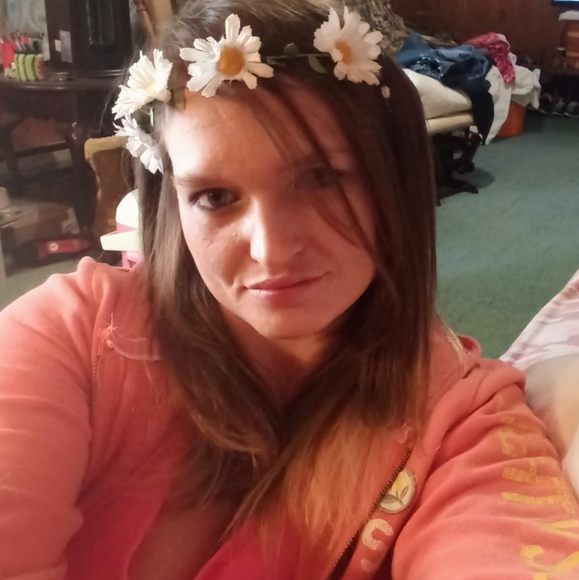 Profile Picture of Kris Roach (@roachkris22) on Poshmark