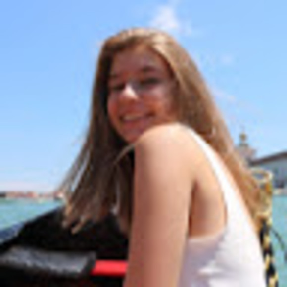 Profile Picture of Marley Mainelli (@marleymainelli) on Poshmark