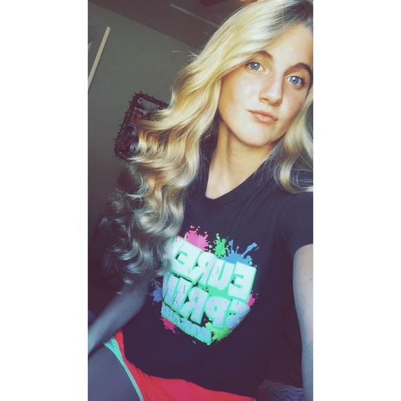 Profile Picture of Taryn Hinnenkamp (@tarynhinnenkamp) on Poshmark