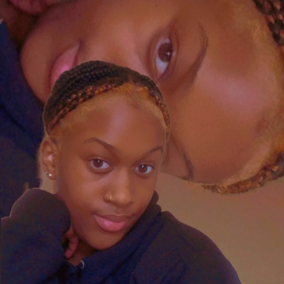 Profile Picture of Olivia Gans (@olivia_gans) on Poshmark