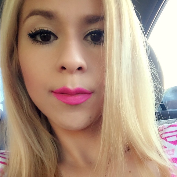 Profile Picture of Luz Pena (@luzyuliana) on Poshmark