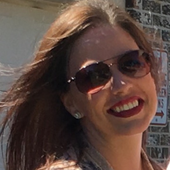 Profile Picture of Amanda Wolfe (@aew11209) on Poshmark