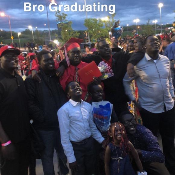 Guandong Chiewaw - Poshmark Profile Picture of Guandong Chiewaw (@thijinkueth) on Poshmark