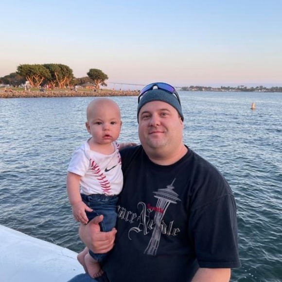 Profile Picture of Brandon Bender (@islandbobz) on Poshmark