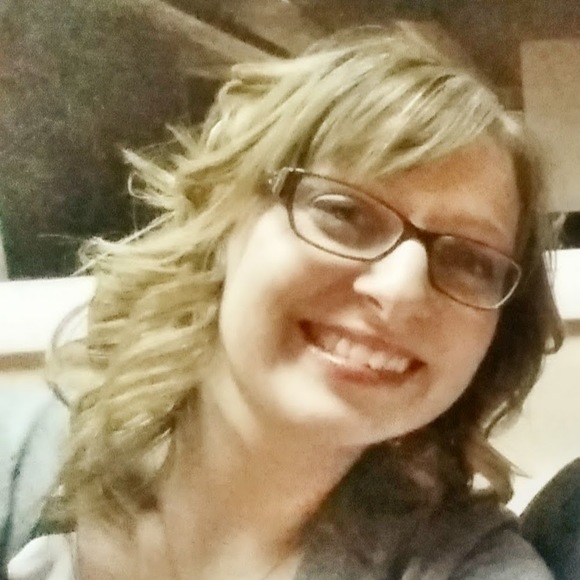 Profile Picture of Nancy Pereira (@itsnancysworld) on Poshmark