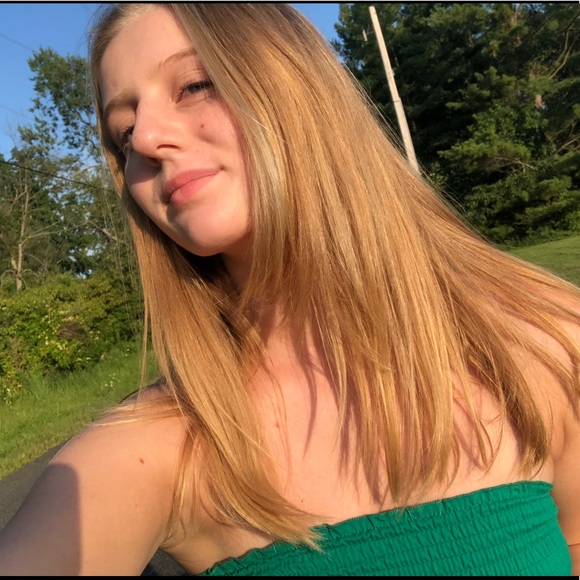 Julianna Ianieri - Poshmark Profile Picture of Julianna Ianieri (@jul_ianieri) on Poshmark