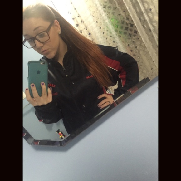 Profile Picture of Sam Blenis (@samianneb) on Poshmark