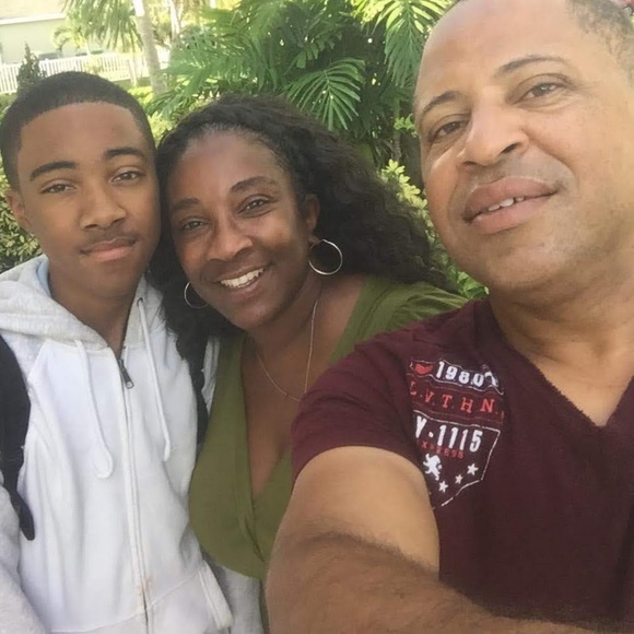 Profile Picture of Anissia Mckie (@anissiamckie) on Poshmark