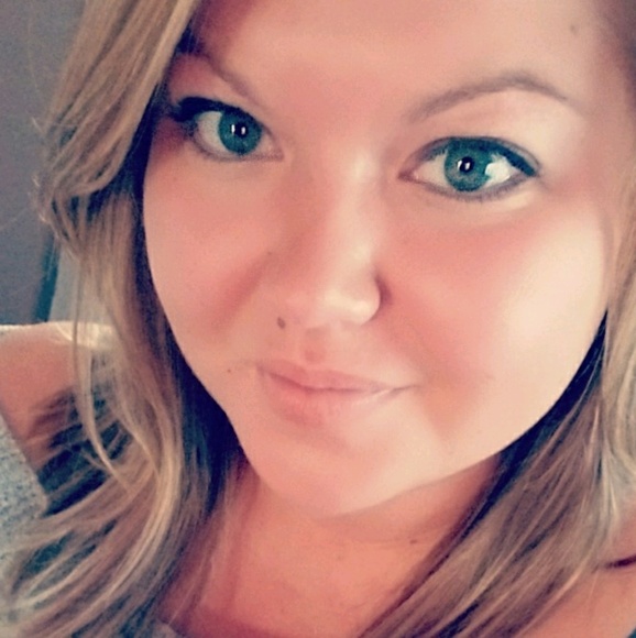 Profile Picture of Megan Verburgt (@mmverbz5) on Poshmark