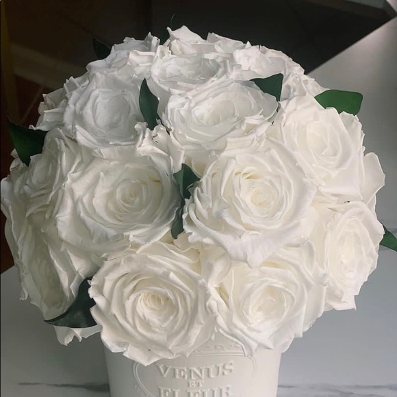 Profile Picture of Simone Shaw (@simonesfits) on Poshmark