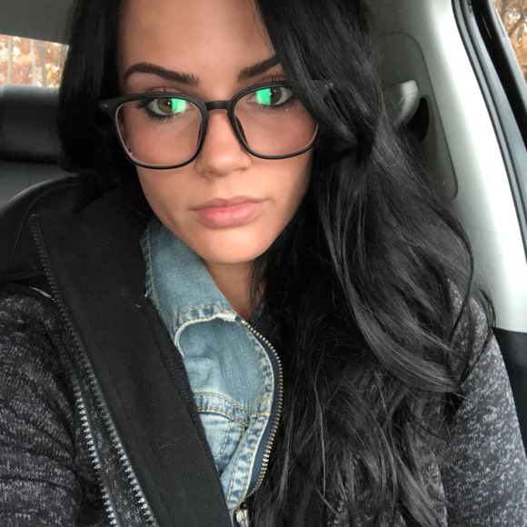 Profile Picture of Elizabeth Jacobucci (@elizjac) on Poshmark