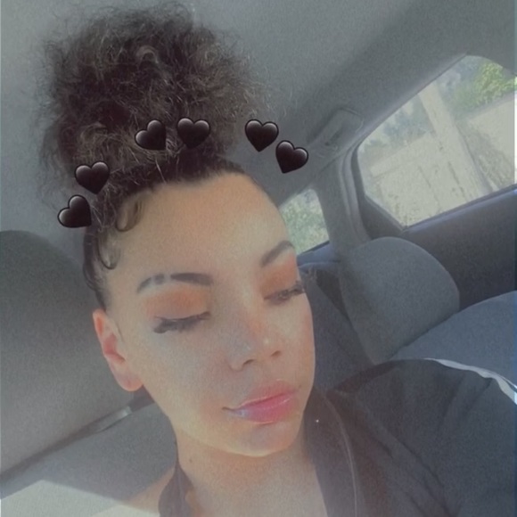 Profile Picture of Meredeth Nance (@meredeth20) on Poshmark