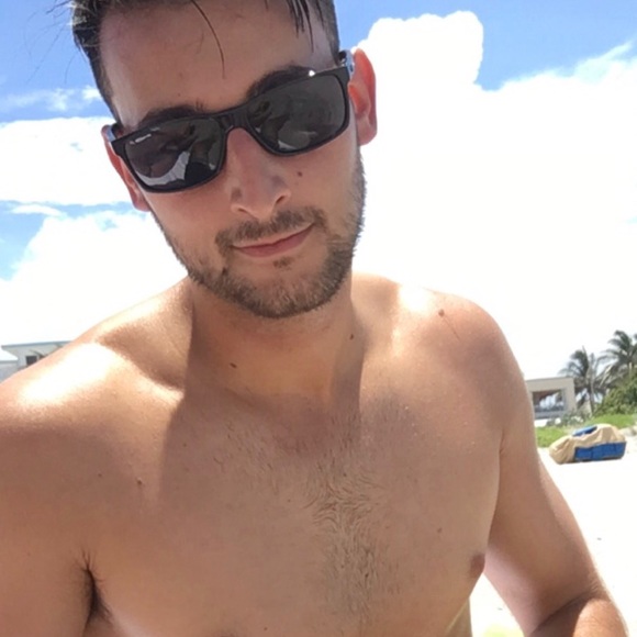 Profile Picture of Bradley Genter (@bgenter22) on Poshmark