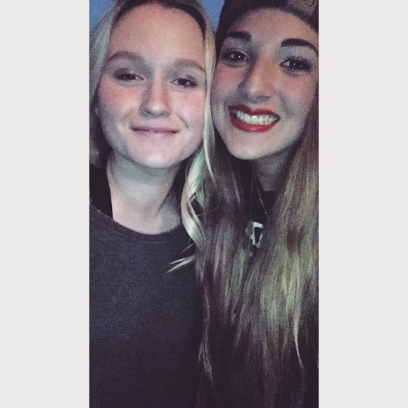 Profile Picture of Shauna Rosenau (@shaunnnniii) on Poshmark