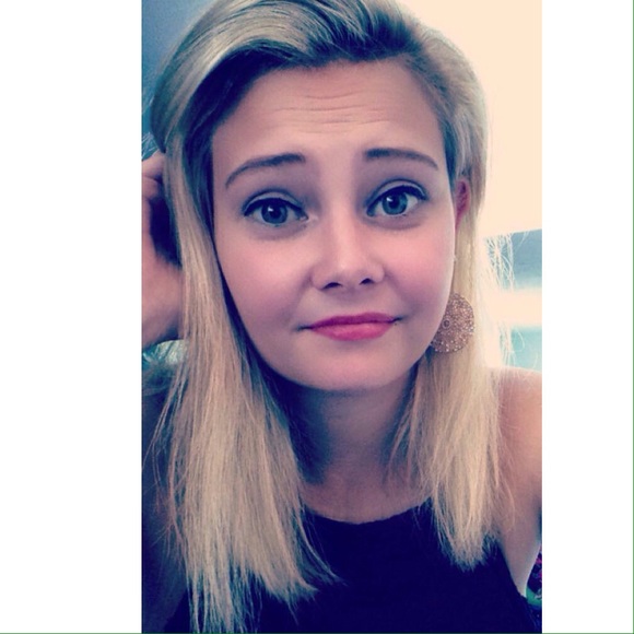 Profile Picture of Mariah Gareis (@mgareis) on Poshmark