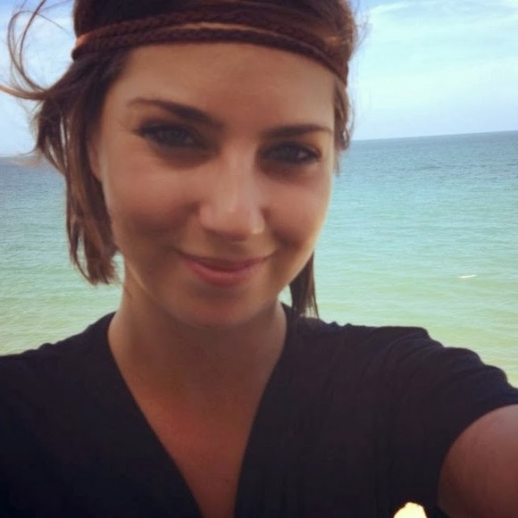 Profile Picture of Ariel Knox (@arielknox) on Poshmark