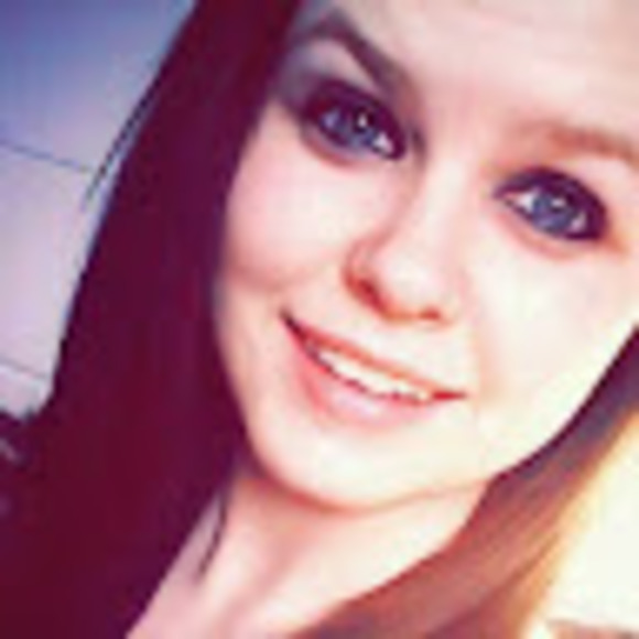 Profile Picture of Danielle Morehouse (@dannii50) on Poshmark