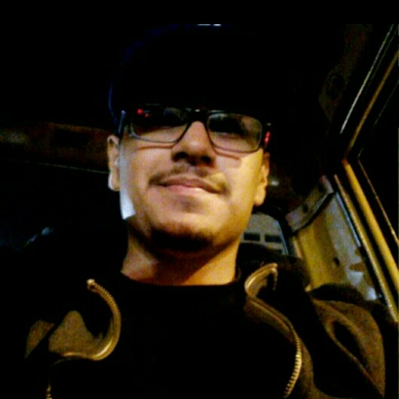 Profile Picture of Albert Soto (@albert454) on Poshmark