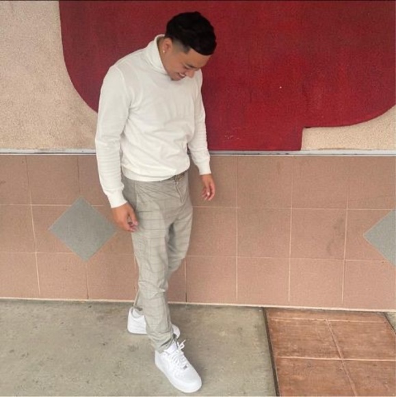 Profile Picture of Alex Keo (@keoalex23) on Poshmark