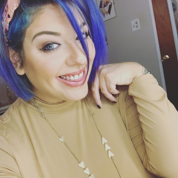 Profile Picture of Christina Haws (@gemini52480) on Poshmark