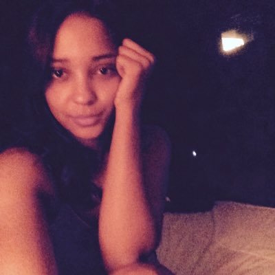 Profile Picture of Emmanuelle B. (@ManouButeau) on Twitter