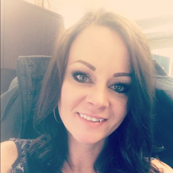 Profile Picture of Katie Handlang (@khandlang) on Poshmark