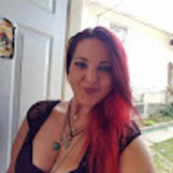 Profile Picture of Kayla Wiese (@kaywiese88) on Poshmark