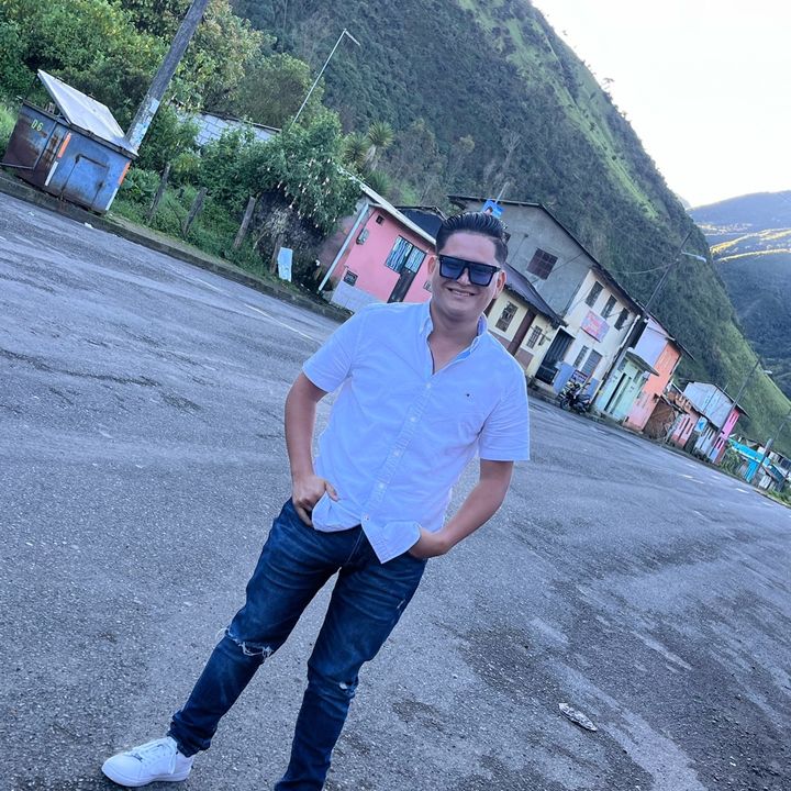 Profile Picture of Mike Over (@mikeover.ec) on Tiktok