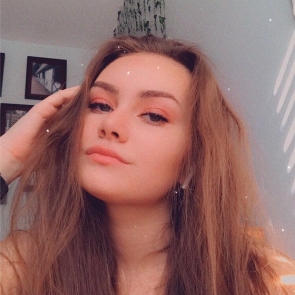 Profile Picture of Julia Kehoe (@julia_rose125) on Poshmark