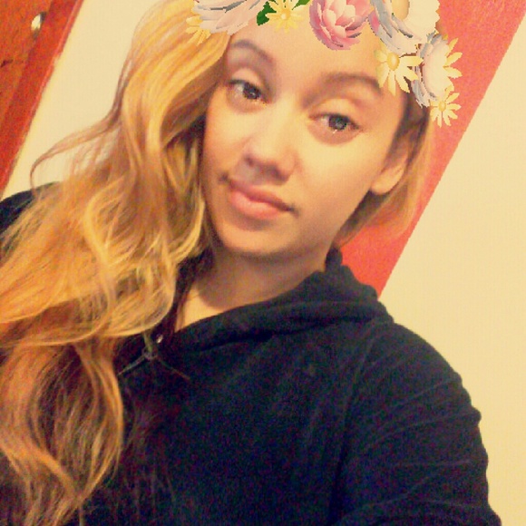 Profile Picture of Yulianna Herrera (@yuly032210) on Poshmark