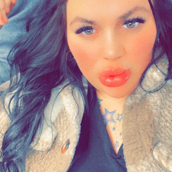Profile Picture of Athena Jenkins (@jenkins1237) on Poshmark