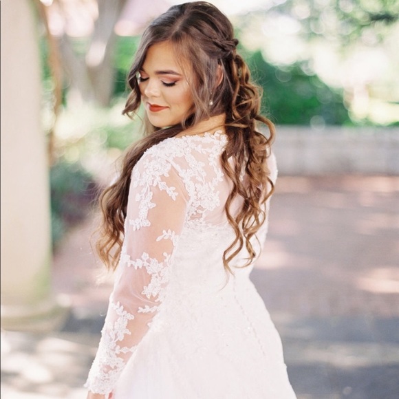 Profile Picture of Emily Erickstad (@mrserickstad) on Poshmark