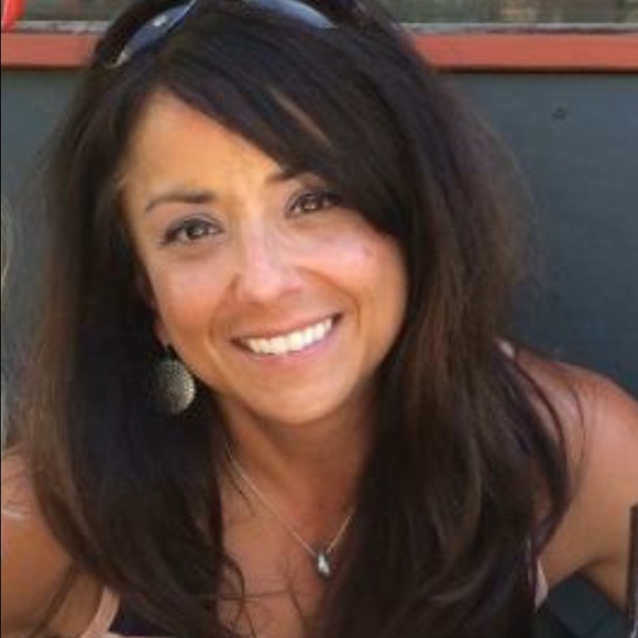 Profile Picture of Linda Schell (@linschell) on Poshmark