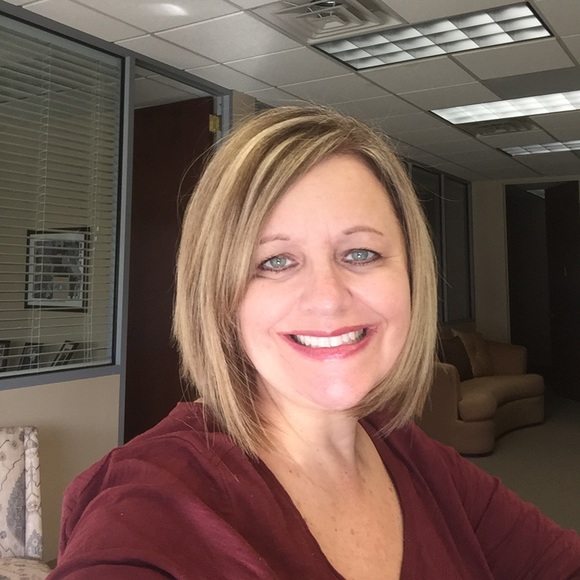 Profile Picture of Cindy Cheetham (@chuie67) on Poshmark