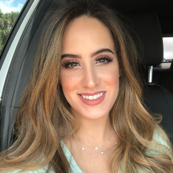 Profile Picture of Jeanine Cuervo (@jcuervo001) on Poshmark