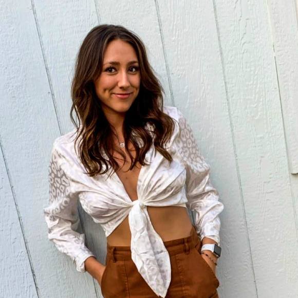 Profile Picture of Carlee Crusselle (@carleecrusselle) on Poshmark