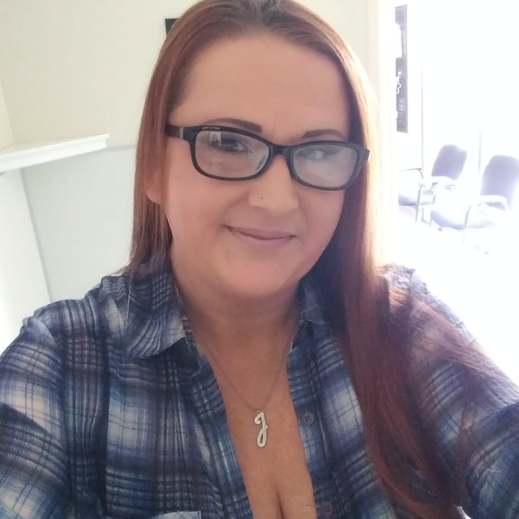 Profile Picture of Jacquelyn Hendricks (@sparklingstars) on Poshmark