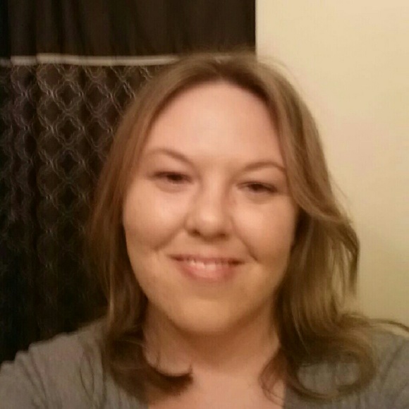 Profile Picture of Nicole Briddle (@nikkibriddle) on Poshmark