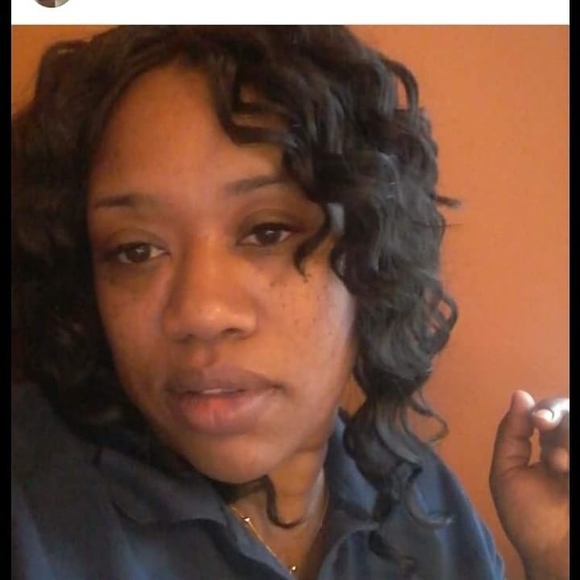 Profile Picture of Monique Cleaves (@moniquecleaves) on Poshmark