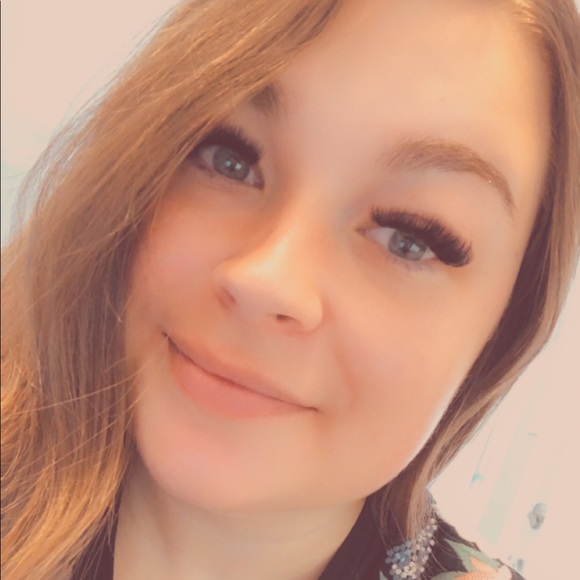 Profile Picture of Audrey Fecteau (@audrey_fecteau) on Poshmark